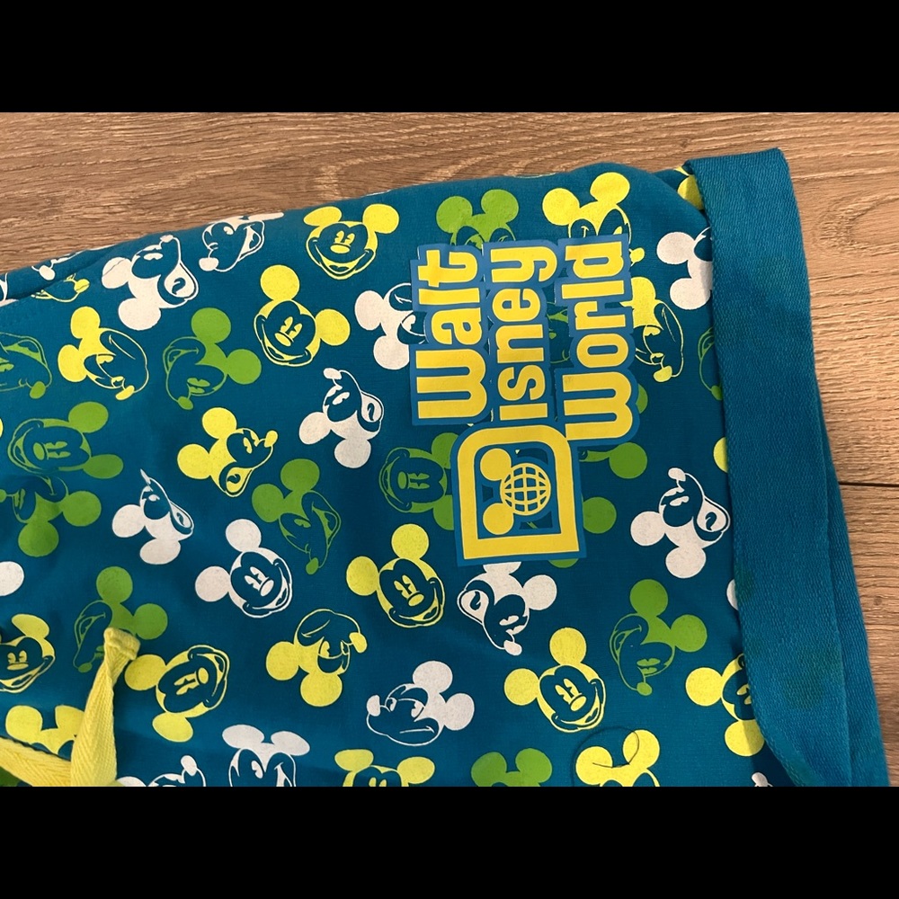 Disney shorts: size L - Picture 3 of 3
